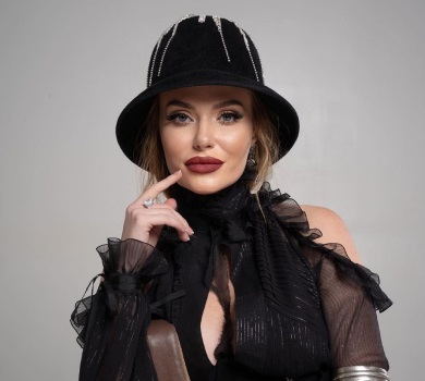 Як Чиполіно: Камінська з дочкою шокували новим кольором волосся