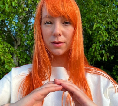 Тарабарова зізналася, що не розуміє селфі з розбитими російськими танками, та пояснила, чому зберегла уламки мін зі свого двору