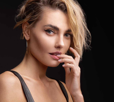 Гітара, чубчик та міні: Байкова в пам’ять про Біркін пригадала свій фотосет 2010-го року