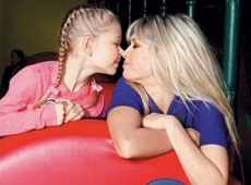 Брежнєва любить спати голяка і виховує дочку в офіціозі