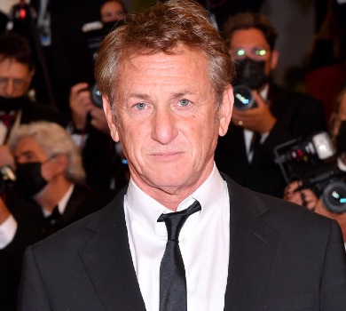 Шон Пенн знову приїхав до України та відвідав Ірпінь й Бучу. ВІДЕО