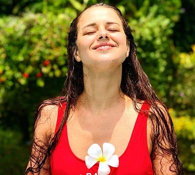 Ексдружина DziDzio поніжилася на сонечку в самих стрінгах. ФОТО