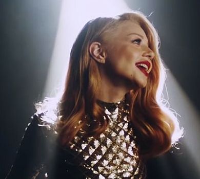 Кароль у мереживі коло океану закликала іти на життя. ВІДЕО