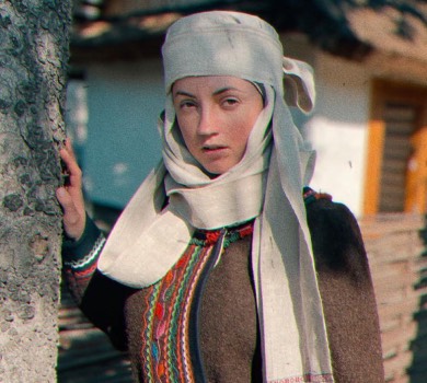 Цибульська у традиційному українському вбранні презентувала вірш про війну. ФОТО