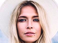 Як божевільна Брежнєва своїй юній мамі на велосипеді зелений дарунок везла. ВІДЕО 