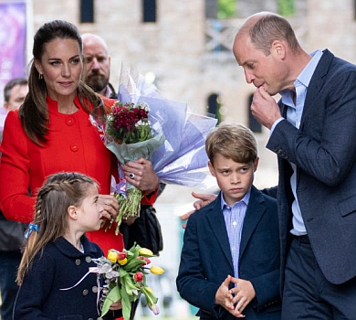 Міддлтон у червоному, принц Вільям і дітки вийшли у люди в Кардіффі