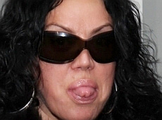 Черновецький став космонавтом, а у бюсті Байрак застряг чоловічок