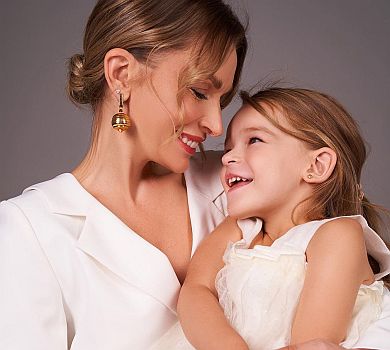 Теона вдома: видавчиня Поліна Неня з МВС повернула дочку від екса