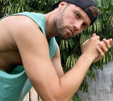 Холостяк Топольський посвітив м'язами та прокоментував чутки про ескорт