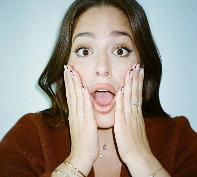 Ешлі Грем знялася голяка та показала дерево життя з розтяжок