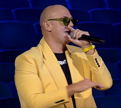 Потап у порожній залі заспівав про карантин. ВІДЕО 