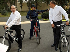 Кернес і Добкін каталися на велосипедах по 24 тисячі