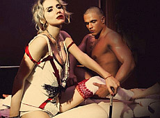 Лобода з травмою і відьмочка Фріске привідкрили груди