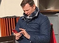 Ляшка з супутником помітили в кафе у Відні. ФОТО