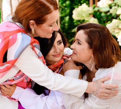 Трінчер із мамою та бабусею заспівали кавер на Пісню про рушник