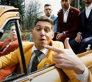 Пацики мутят: Остапчук зняв пародію на дівчачий кліп Каменських. ВІДЕО