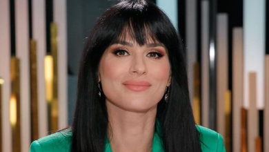 Святковий вайб: Єфросиніна заселфилася в ліфті з коханою мордочкою. ФОТО