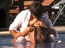 Козловський влаштував еротику в басейні біля Тимошенко. ВІДЕО