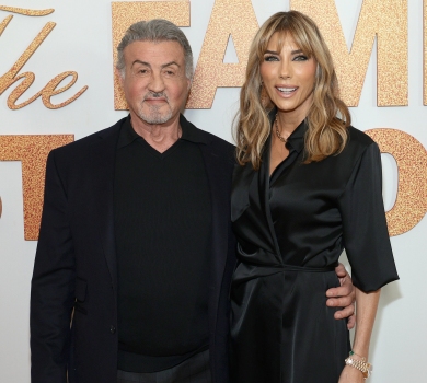 Оце так любов: дружина Сталлоне потримала його за горлянку перед камерами. ФОТО