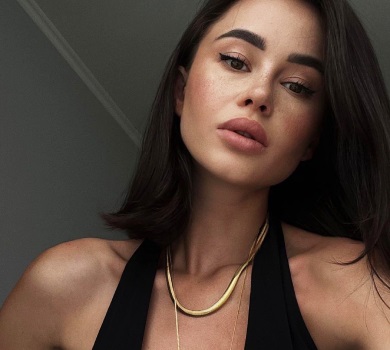 Парфільєва з новою зачіскою порівняла себе з зіркою серіалу Беверлі-Хіллз