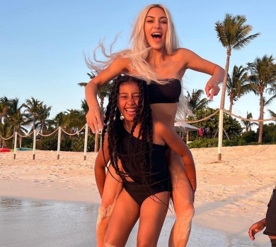 Через її товсту дупу в дитини може бути грижа: сімейна фотосесія Кардашян викликала резонанс у мережі