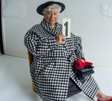 Гримаси, тістечка і капелюшки: 82-річна зірка Гаррі Поттера Маргуліс з’явилася топлес у Vogue