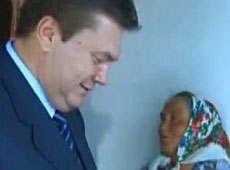 Янукович показав яйця. ФОТО і ВІДЕО