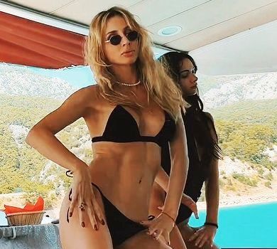 Лобода в купальнику повихляла стегнами в танці. ВІДЕО 