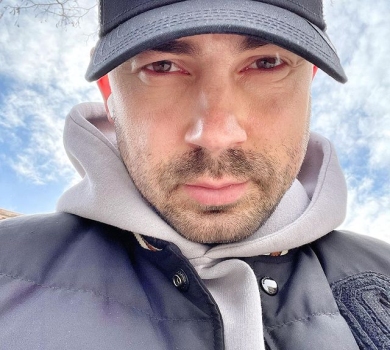 Ненавиджу: Бєдняков показав, як російські окупанти зносять дім його дитинства в Маріуполі