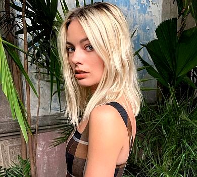 Карантин довів: Марго Роббі, Камерон Діаз та інші актриси віртуально дали одна одній стусанів. ВІДЕО