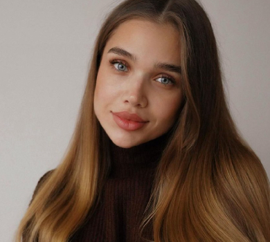 Заманила: Саша Бо показала фоторомантику у чоловіка на руках