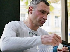 Як Кличко зранку яєчко їв та філософський вірш декламував. ФОТО. ВІДЕО