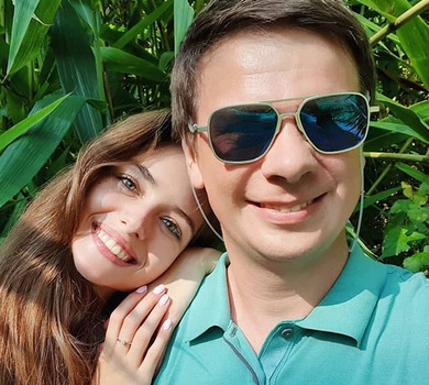 Комаров влаштував дружині холодне, але кайфове 22-річчя