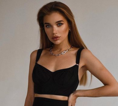 Саша Бо у спідньому згадала, як стояла на цвяхах і багато плакала. ФОТО