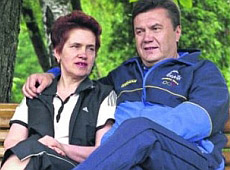 Януковичу дружина смажила рибу, а у місцевих серце йокало