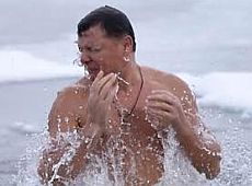 Як Ляшко на Водохреща тричі в ополонку хлюпнувся. ВІДЕО