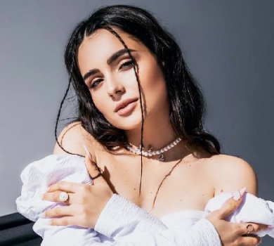 Серце розривається від болю та гніву: Трінчер присвятила проникливу пісню українським жінкам