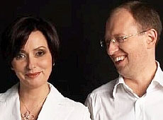 Дружини дають: Симоненку - аналіз, Литвину - записки, Яценюку - суп