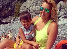 Клочкова у Криму влаштувала сину свято з мультяшними героями 