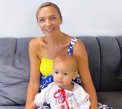 Потрапили до світового рекорду: Фролова у Дубаї заспівала з сином на честь України. ВІДЕО