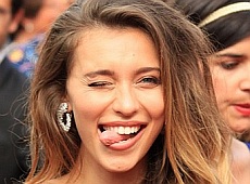 Тодоренко на червоній доріжці в Каннах покривлялася та потанцювала. ВІДЕО