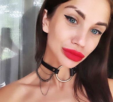 Пиво за ціною золота і кортить коксу: дубайські Insta-хроніки моделі, затриманої за оголення на балконі