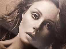 Блискуча Кароль презентувала паризьку фотокнигу про себе