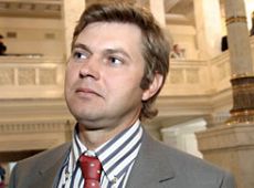 Екс-зять Кучми нацькував на дружину та дітей озброєних чоловіків?