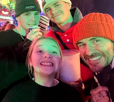 46-річний хлопчик: Девід Бекхем від душі відірвався на атракціонах із дітьми. ВІДЕО