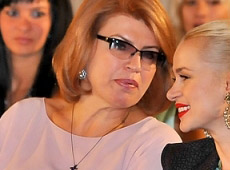 Дружина Кінаха збирається на пластичну операцію