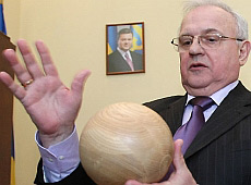 У Близнюка в кабінеті є голий Березовський і славетний махінатор