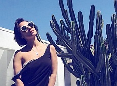 Екс-Nikita Нана у Каліфорнії позує в купальнику своєму Квінті. ФОТО