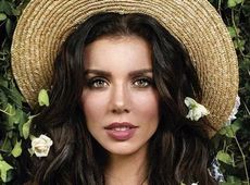 Седокова у мереживних ботфортах знялася для весільного глянцю. ФОТО