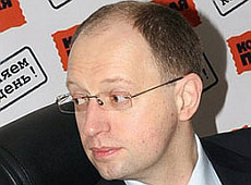 Яценюк живе з драконами та монстрами, а батьківські збори ігнорує